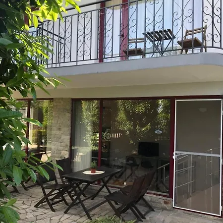 Хотел семеен астра