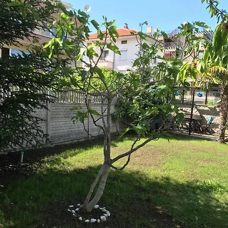 Хотел семеен астра